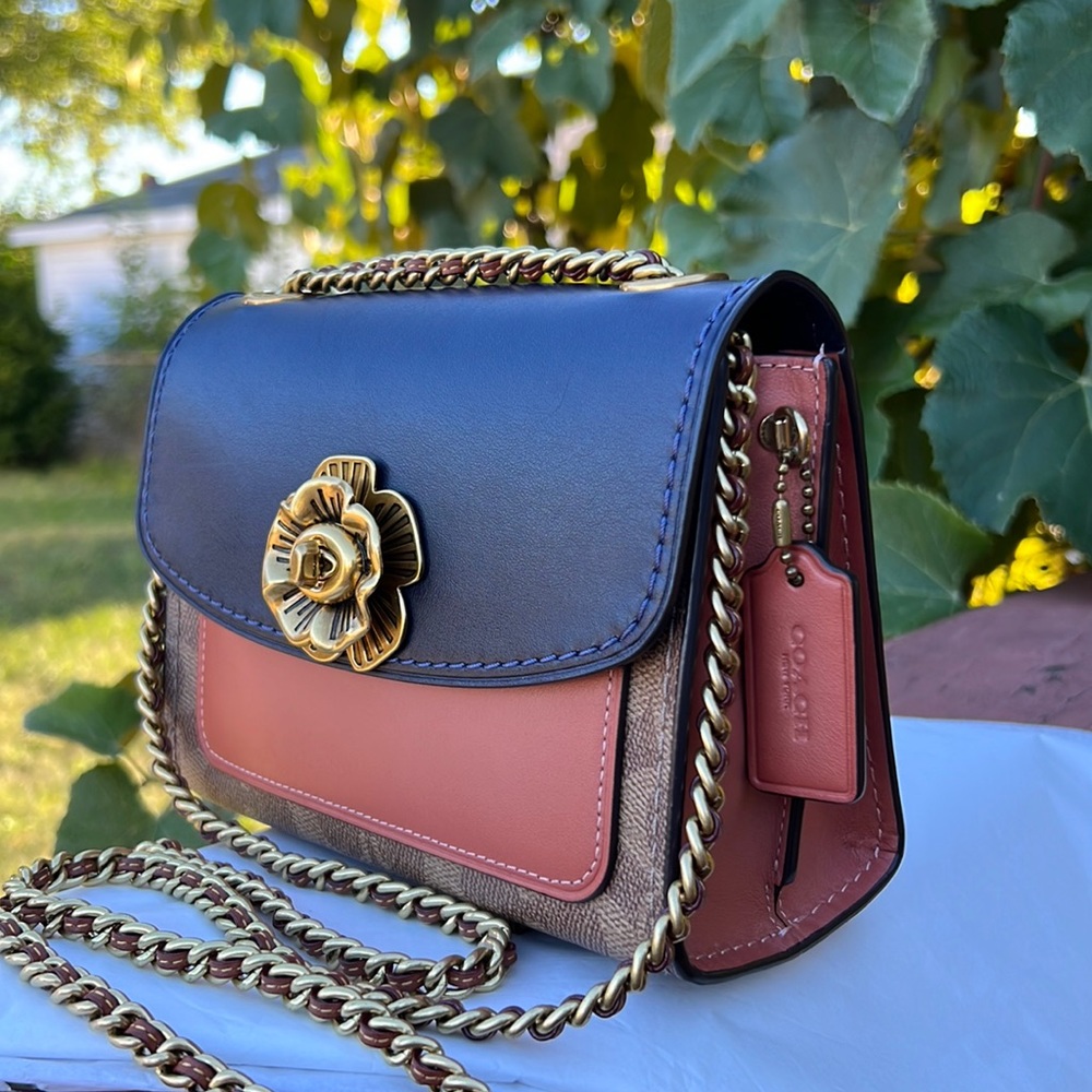 COACH 69587 PARKER 18 SIGNATURE CANVAS